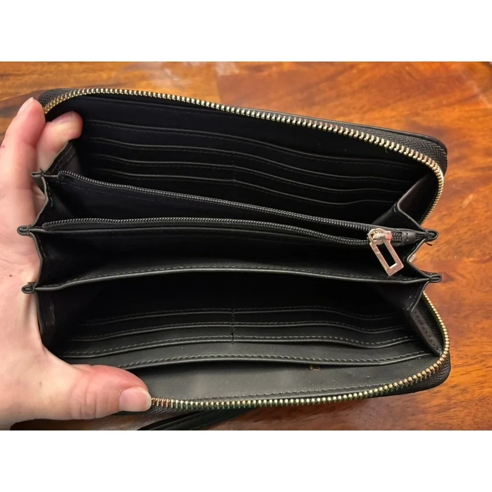 Guess Black Quilted Zip Wallet Wristlet Est 1981 Logo Organizer‎